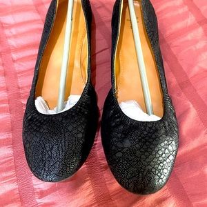 Black Snake Women’s 7.5 M Style & Co's
Vinniee flats - like NEW